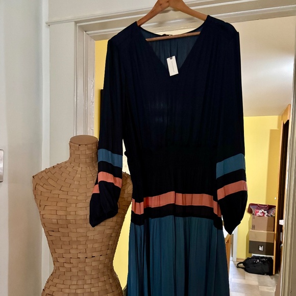 Anthropologie CURRENT AIR Los Angeles XL Long-Sleeved Dress (mid-calf) - Picture 3 of 6